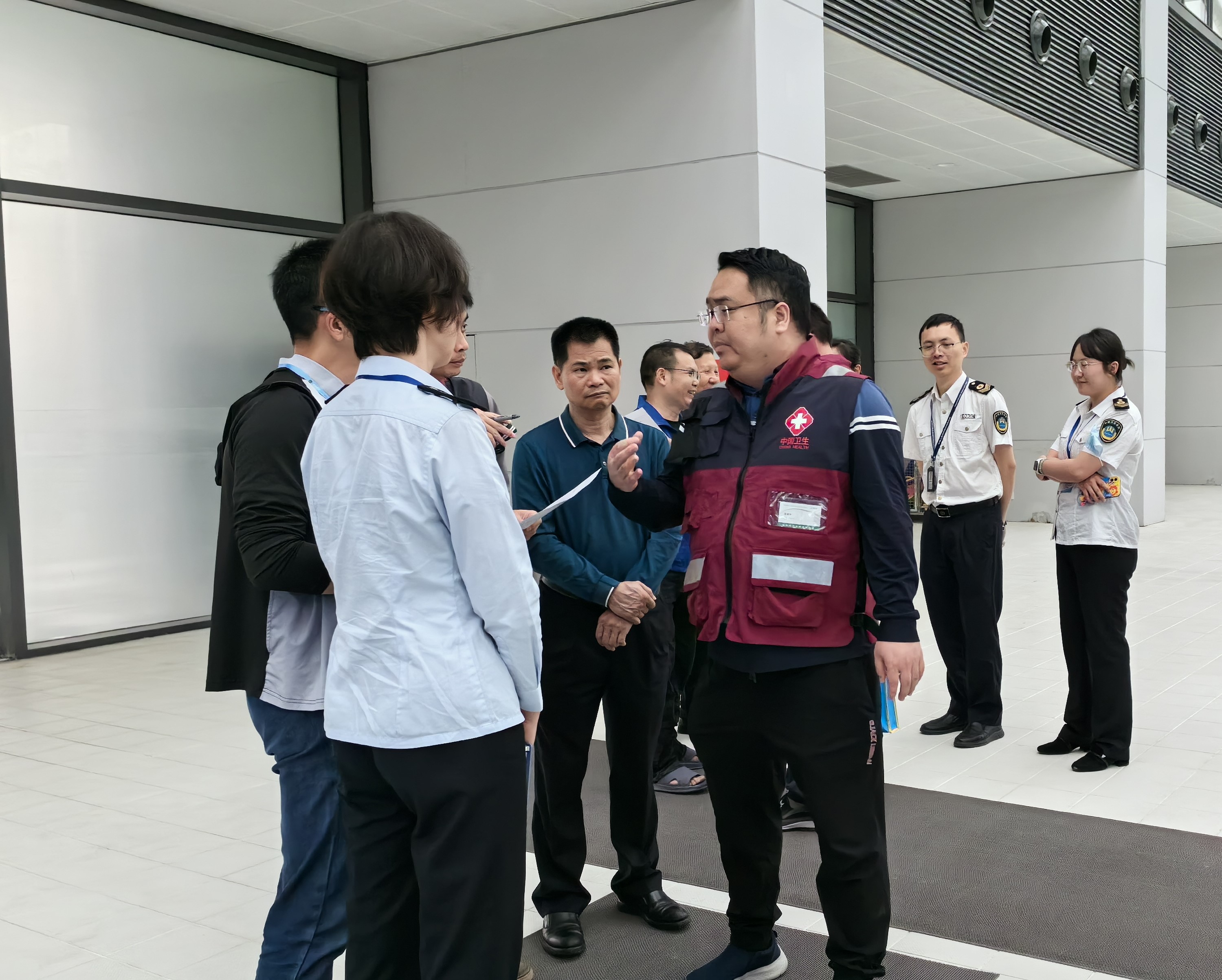 图片1+深圳市疾控中心全力护航游泳冠军赛，筑牢卫生安全防线.jpg