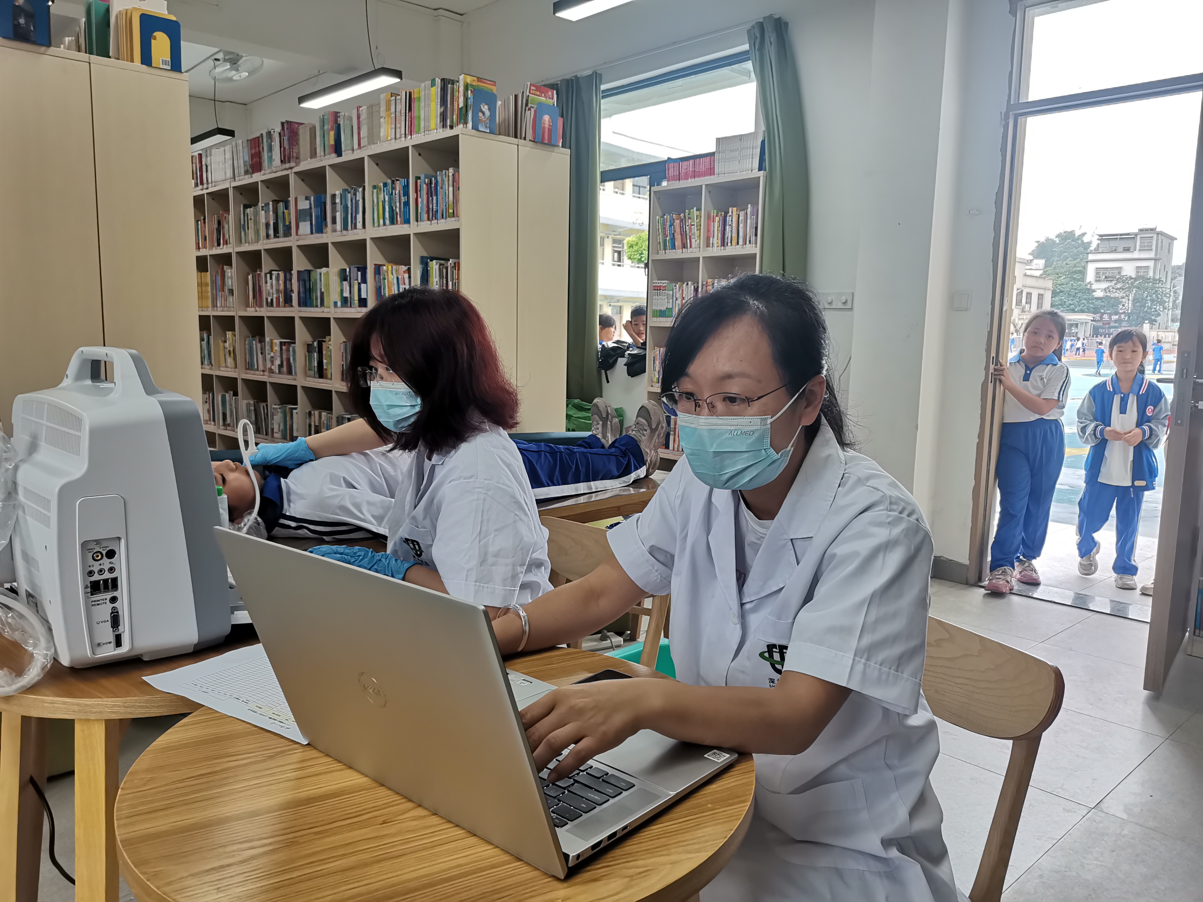 2.市疾控中心赴深汕特别合作区开展8-10岁儿童甲状腺肿大情况监测工作.jpg