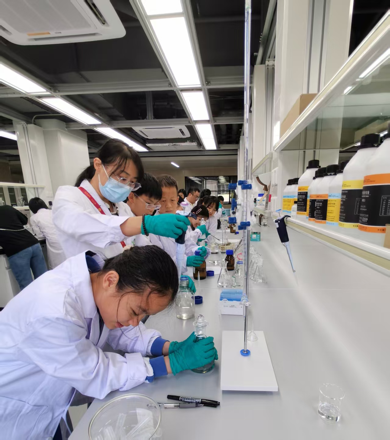 2科学零距离，实践出真知——福田翰林实验学校学生走进深圳市疾控中心开展科普实践活动.jpg