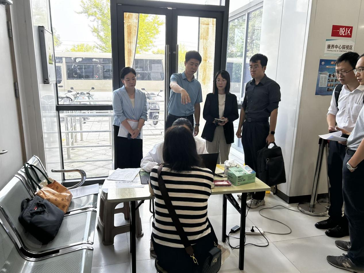 1.北京大学联合深圳市、苏州市疾控中心赴复旦大学泰州健康科学研究院开展调研.png